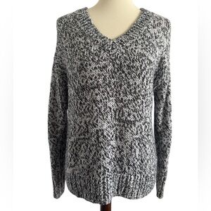 PINK Victoria's Secret Black & White V-Neck Chunky Knit Sweater Size Medium